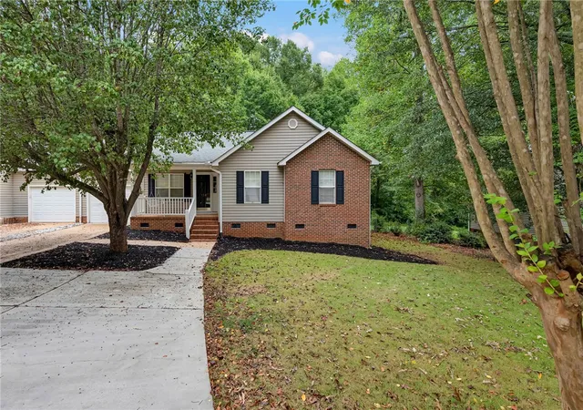 Photo 2 of Single family home for sale at 154 Ashton Ln, Anderson, SC 29621 | MLS# 20306583 | Listing updated on 2026-10-04