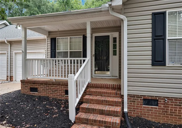 Photo 3 of Single family home for sale at 154 Ashton Ln, Anderson, SC 29621 | MLS# 20306583 | Listing updated on 2026-10-04