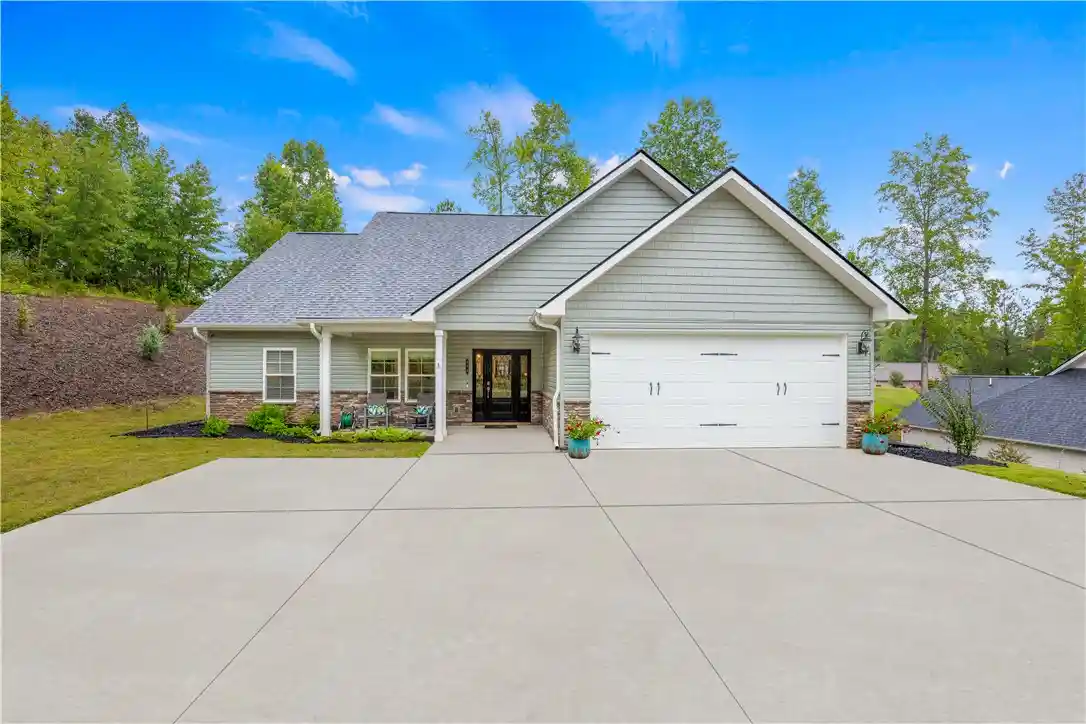 Single family home for sale at 475 Twin View Dr, Westminster, SC 29693 | MLS# 20306593