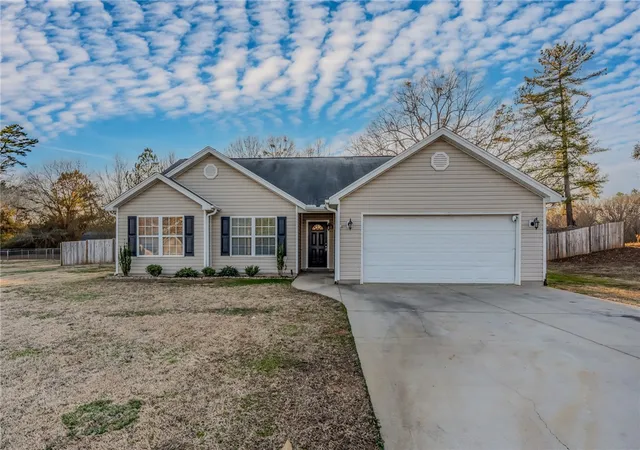 Photo 1 of Single family home for sale at 100 Stevens Ct, Williamston, SC 29697 | MLS# 20306599 | Listing updated on 2026-09-24