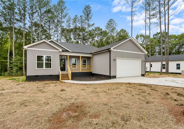 Photo 3 of Single family home for sale at 2202 White St Ext, Anderson, SC 29624 | MLS# 20306137 | Listing updated on 2026-10-27