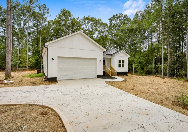 Photo 2 of Single family home for sale at 2204 White St Ext, Anderson, SC 29624 | MLS# 20306138 | Listing updated on 2026-10-27