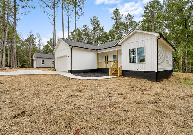 Photo 3 of Single family home for sale at 2204 White St Ext, Anderson, SC 29624 | MLS# 20306138 | Listing updated on 2026-10-27