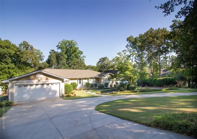 Photo 2 of Single family home for sale at 4518 Cove Trl, Anderson, SC 29621 | MLS# 20306505 | Listing updated on 2026-09-27