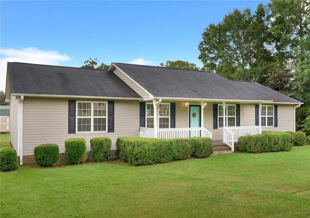 Photo 2 of Single family home for sale at 102 Arthur Ave, Abbeville, SC 29620 | MLS# 20306577 | Listing updated on 2026-10-03