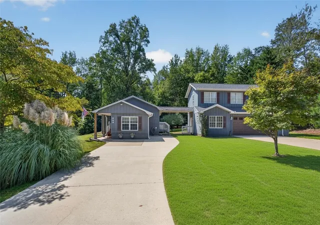 Photo 1 of Single family home for sale at 122 Player Ln, Westminster, SC 29693 | MLS# 20306433 | Listing updated on 2026-10-12