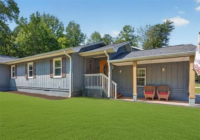 Photo 2 of Single family home for sale at 122 Player Ln, Westminster, SC 29693 | MLS# 20306433 | Listing updated on 2026-10-12