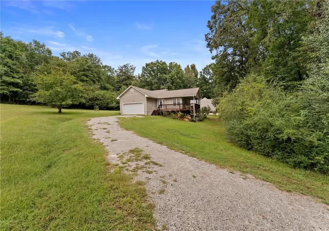 Photo 2 of Single family home for sale at 700 Twilight Ct, Seneca, SC 29672 | MLS# 20306584 | Listing updated on 2026-10-12
