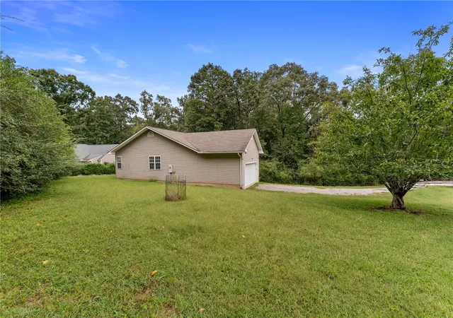 Photo 3 of Single family home for sale at 700 Twilight Ct, Seneca, SC 29672 | MLS# 20306584 | Listing updated on 2026-10-12