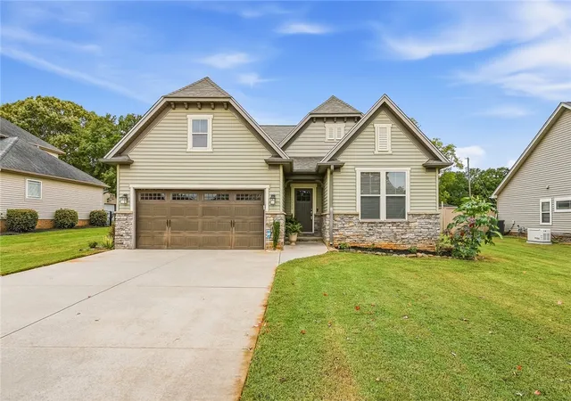 Photo 1 of Single family home for sale at 1011 Drakes Xing, Anderson, SC 29625 | MLS# 20306619 | Listing updated on 2026-10-25
