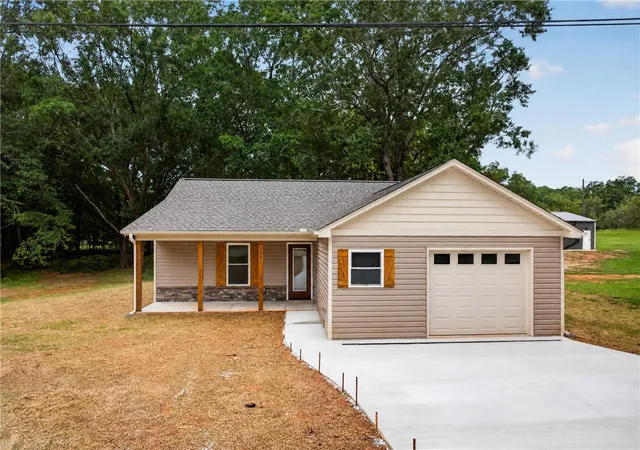 Photo 1 of Single family home for sale at 704 S Piedmont St, Westminster, SC 29693 | MLS# 20306563 | Listing updated on 2026-10-10
