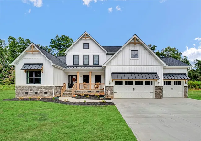 Photo 4 of Single family home for sale at 6118 Highway 81 N, Pelzer, SC 29669 | MLS# 20306606 | Listing updated on 2026-10-15