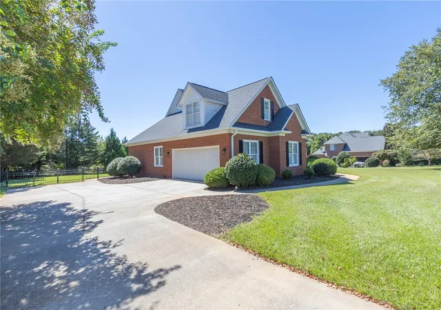 Photo 3 of Sale Pending at 208 Dandelion Trl, Anderson, SC 29621 | MLS# 20306567 | Listing updated on 2026-10-02