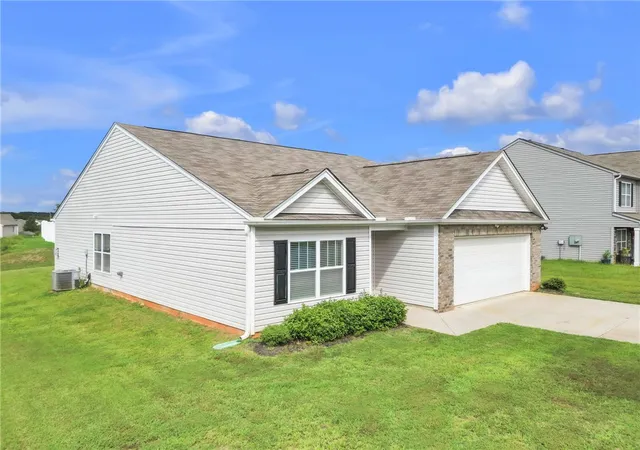 Photo 3 of Single family home for sale at 205 Hillendale Way, Pelzer, SC 29669 | MLS# 20306645 | Listing updated on 2026-10-09