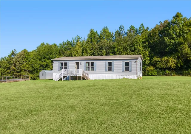 Photo 2 of Manufactured home for sale at 660 Jackson Rd, Abbeville, SC 29620 | MLS# 20306652 | Listing updated on 2026-10-14