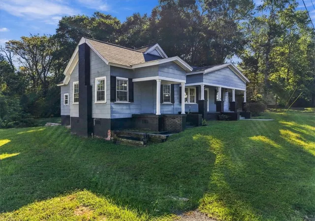 Photo 2 of Single family home for sale at 401 Poplar Ave, Belton, SC 29627 | MLS# 20306663 | Listing updated on 2026-10-06