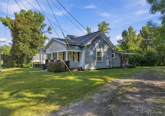 Photo 3 of Single family home for sale at 401 Poplar Ave, Belton, SC 29627 | MLS# 20306663 | Listing updated on 2026-10-06