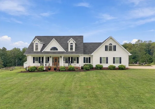 Photo 3 of Single family home for sale at 114 Terrapin Xing Rd, Pickens, SC 29671 | MLS# 20306665 | Listing updated on 2026-10-09