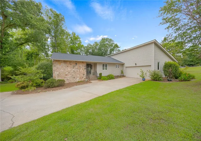 Photo 1 of Single family home for sale at 131 Bowen Rd, Anderson, SC 29621 | MLS# 20306668 | Listing updated on 2026-09-30