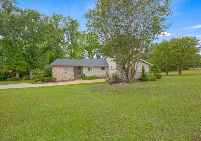 Photo 2 of Single family home for sale at 131 Bowen Rd, Anderson, SC 29621 | MLS# 20306668 | Listing updated on 2026-09-30