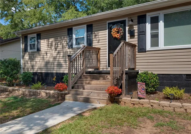 Photo 3 of Single family home for sale at 130 Everett St, Spartanburg, SC 29306 | MLS# 20306678 | Listing updated on 2026-10-19