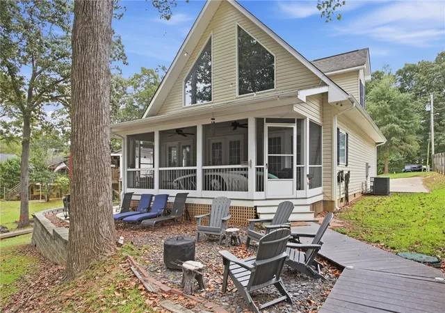 Photo 2 of Single family home for sale at 322 Sunrise Cir, Fair Play, SC 29643 | MLS# 20306681 | Listing updated on 2026-09-28