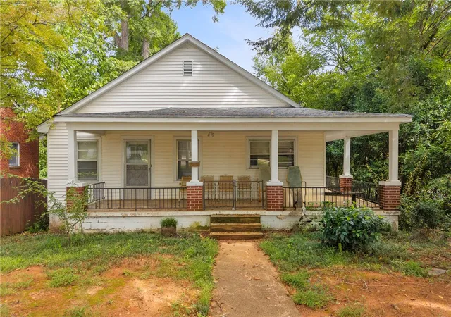 Photo 1 of Single family home for sale at 204 W Main St, Walhalla, SC 29691 | MLS# 20306603 | Listing updated on 2026-10-16