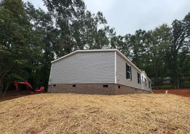 Photo 3 of Manufactured home for sale at 712 Carl Baker Rd, Starr, SC 29684 | MLS# 20306717 | Listing updated on 2026-09-30
