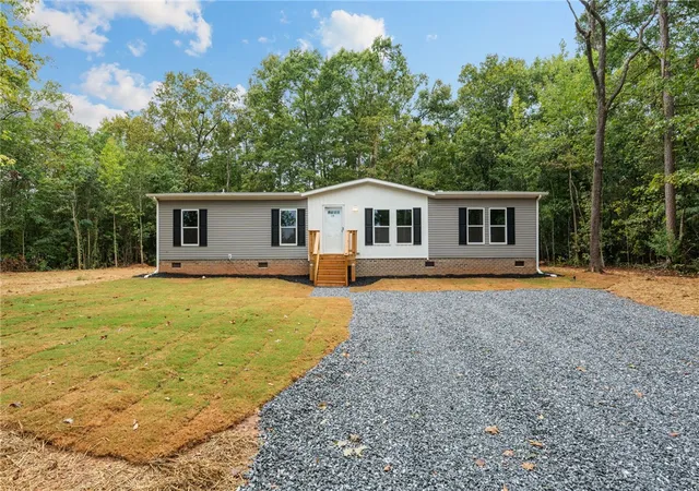 Photo 2 of Manufactured home for sale at 119 Harrington Dr, Anderson, SC 29624 | MLS# 20306726 | Listing updated on 2026-10-27