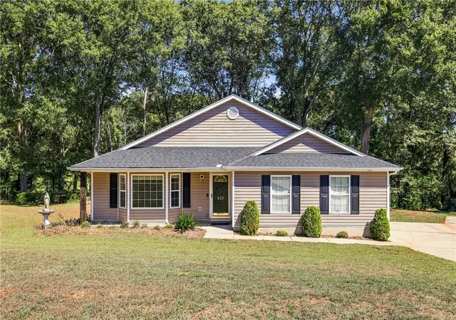 Photo 1 of Single family home for sale at 433 Shore Line Dr, Anderson, SC 29626 | MLS# 20306708 | Listing updated on 2026-09-29