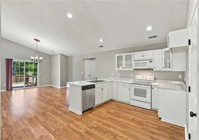 Photo 3 of Single family home for sale at 433 Shore Line Dr, Anderson, SC 29626 | MLS# 20306708 | Listing updated on 2026-09-29
