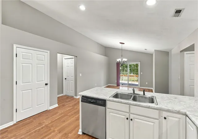 Photo 4 of Single family home for sale at 433 Shore Line Dr, Anderson, SC 29626 | MLS# 20306708 | Listing updated on 2026-09-29