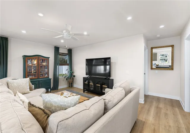 Photo 3 of Single family home for sale at 509 Stone Pine Ct, Seneca, SC 29678 | MLS# 20306704 | Listing updated on 2026-10-13