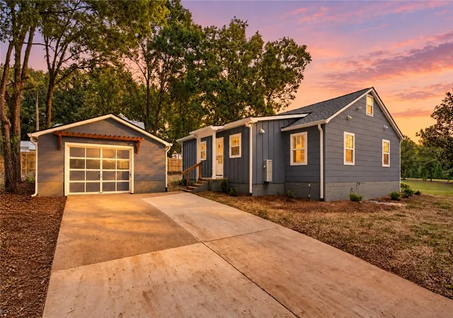 Photo 3 of Single family home for sale at 608 W S Broad St, Walhalla, SC 29691 | MLS# 20306669 | Listing updated on 2026-10-03