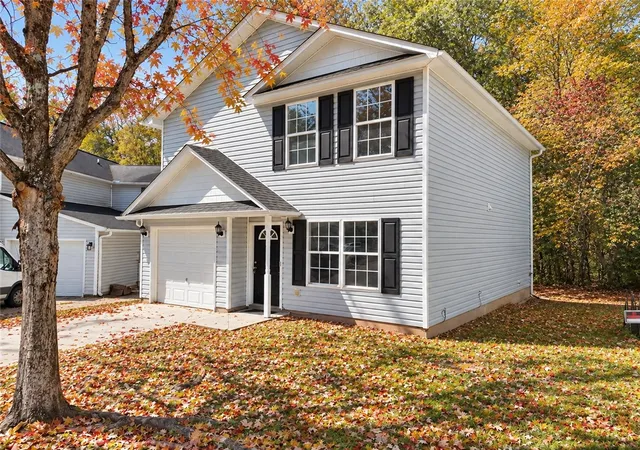 Photo 3 of Single family home for sale at 88 Birdsong Ln, Taylors, SC 29687 | MLS# 20306575 | Listing updated on 2026-10-07