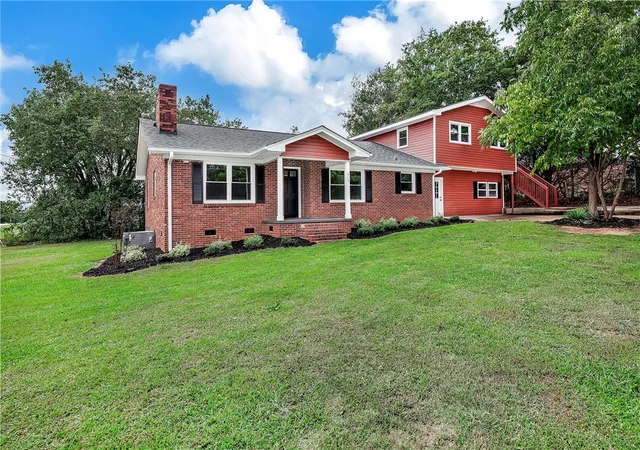 Photo 1 of Single family home for sale at 315 W South 4th St, Seneca, SC 29678 | MLS# 20306683 | Listing updated on 2026-09-29