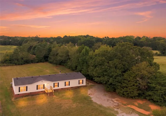 Photo 1 of Manufactured home for sale at 100 Capeview Ln, Anderson, SC 29626 | MLS# 20306696 | Listing updated on 2026-10-06