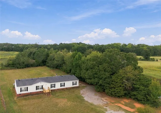 Photo 2 of Manufactured home for sale at 100 Capeview Ln, Anderson, SC 29626 | MLS# 20306696 | Listing updated on 2026-10-06