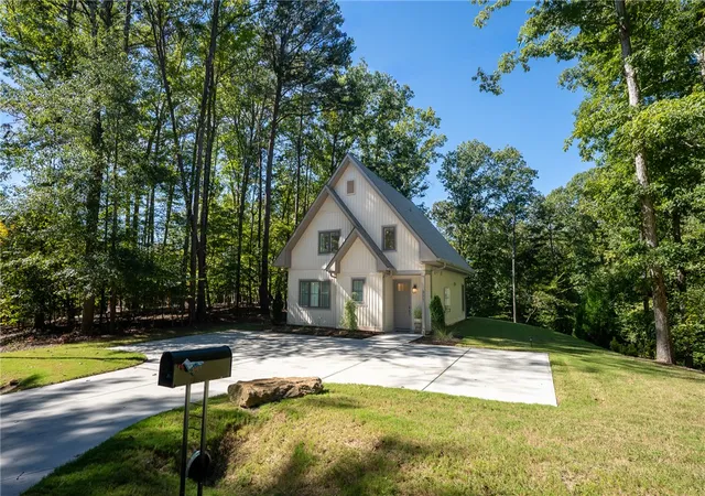 Photo 2 of Single family home for sale at 311 Lacustrian Ln, Central, SC 29630 | MLS# 20306741 | Listing updated on 2026-10-17