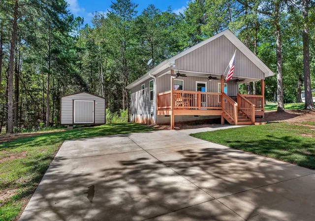 Photo 2 of Single family home for sale at 209 Crystal Ln, Walhalla, SC 29691 | MLS# 20306732 | Listing updated on 2026-10-05