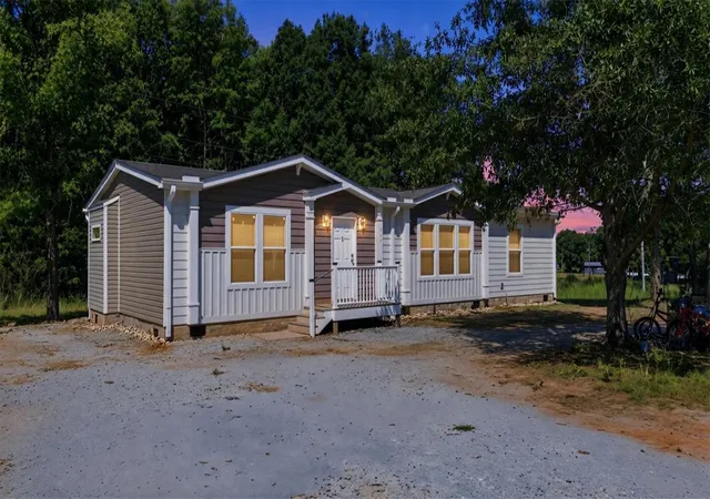 Photo 1 of Manufactured home for sale at 117 Viewmont Dr, Fair Play, SC 29643 | MLS# 20306778 | Listing updated on 2026-10-09