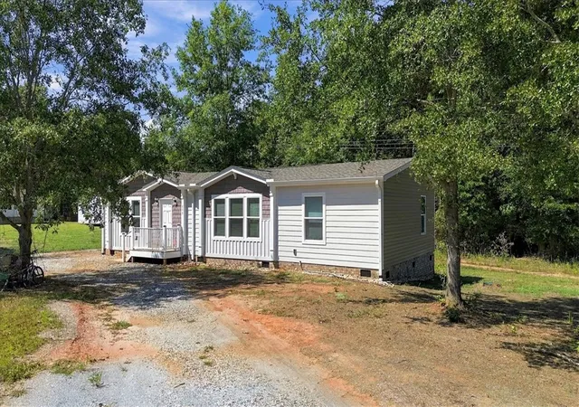 Photo 38 of Manufactured home for sale at 117 Viewmont Dr, Fair Play, SC 29643 | MLS# 20306778 | Listing updated on 2026-10-09