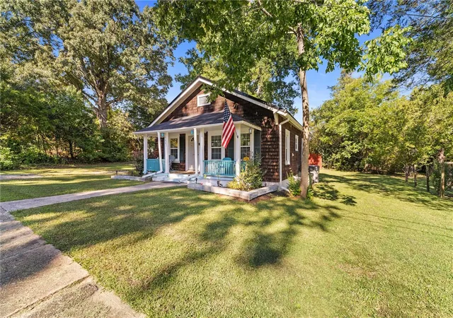 Photo 2 of Single family home for sale at 304 Langley St, Abbeville, SC 29620 | MLS# 20306733 | Listing updated on 2026-09-30