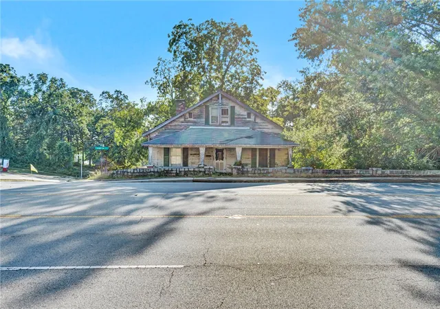 Photo 2 of Single family home for sale at 220 Hampton Ave, Pickens, SC 29671 | MLS# 20306777 | Listing updated on 2026-09-30