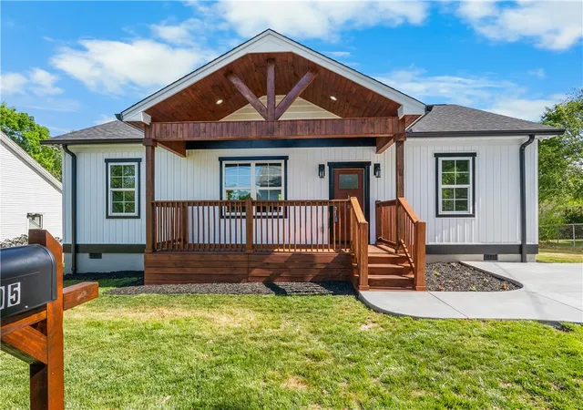 Photo 1 of Single family home for sale at 105 Bailey St, Anderson, SC 29621 | MLS# 20306782 | Listing updated on 2026-09-30