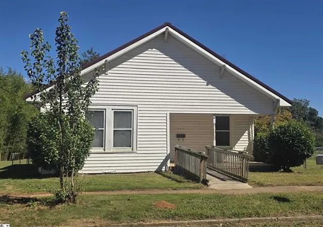 Photo 2 of Single family home for sale at 117 Wellington St, Anderson, SC 29624 | MLS# 20306718 | Listing updated on 2026-10-12