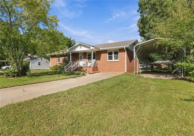 Single family home for sale at 437 S Elm St, Pendleton, SC 29670 | MLS# 20306321