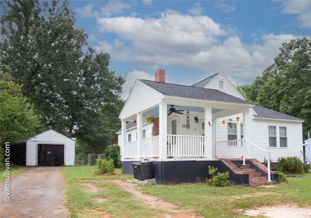 Photo 3 of Single family home for sale at 2833 Sunset Forest Dr, Anderson, SC 29626 | MLS# 20306785 | Listing updated on 2026-10-17