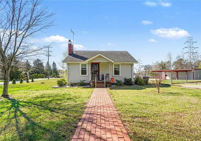 Photo 2 of Single family home for sale at 11 Bainbridge Dr, Greenville, SC 29611 | MLS# 20306846 | Listing updated on 2026-10-01