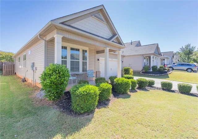 Photo 2 of Single family home for sale at 120 Rossmoor Ct, Anderson, SC 29621 | MLS# 20306643 | Listing updated on 2026-10-20